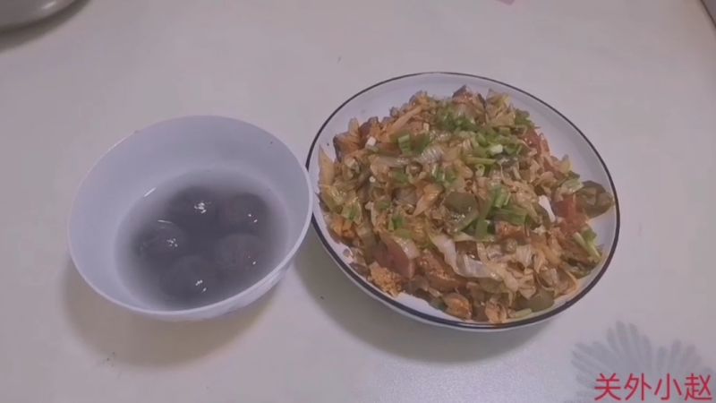 老婆用简单的食材，做了一顿美味可口的晚餐